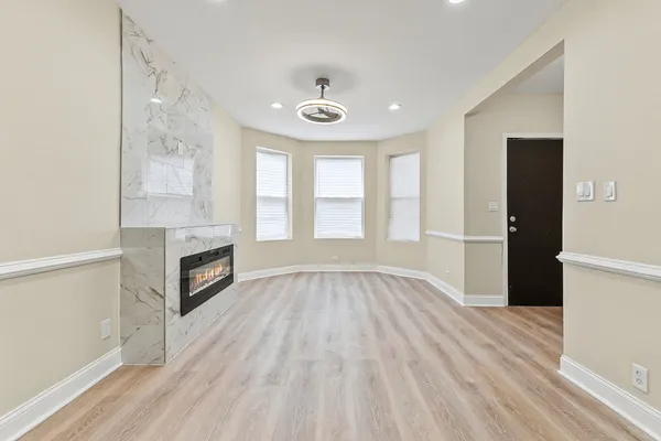 $2,200 | 4704 West Monroe Street, Unit 1, Chicago, IL 60644