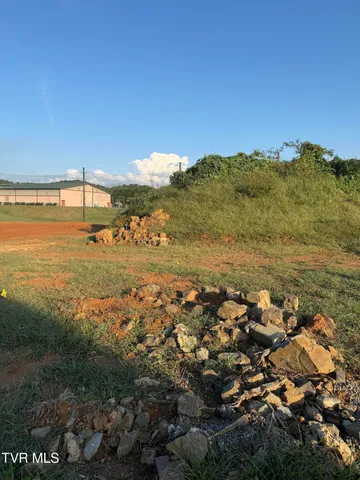 $59,900 | 348 Monroe Drive, Bristol, TN 37620