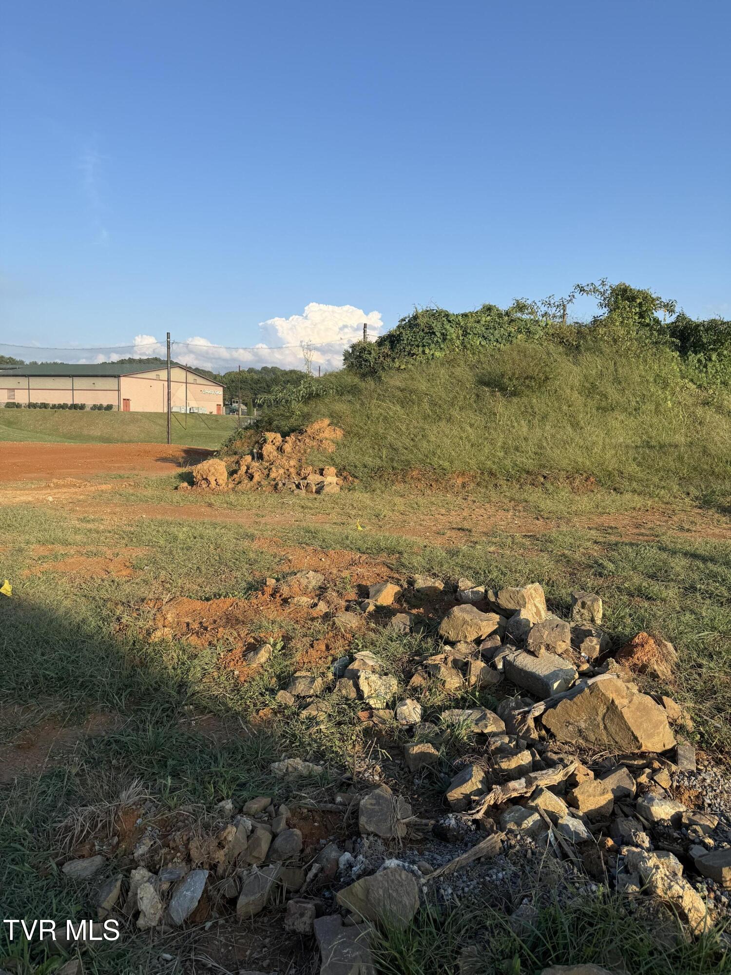 348 Monroe Drive Bristol, TN 37620 - Photo 2 of 3 IMG_2744