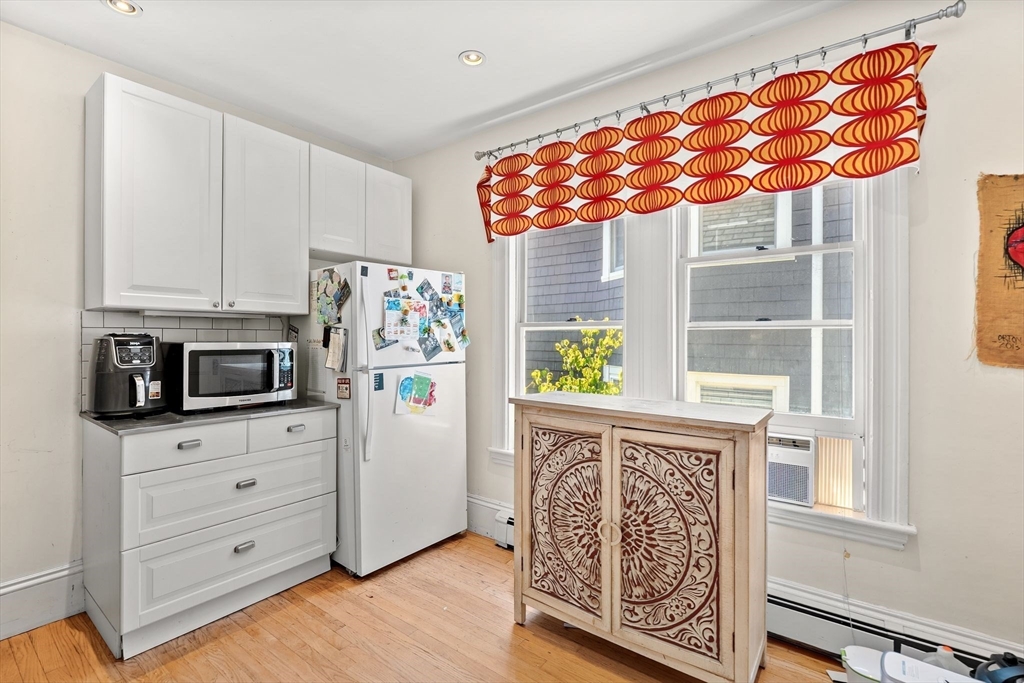 17 Windermere Road Boston, MA 02125 - Photo 15 of 38