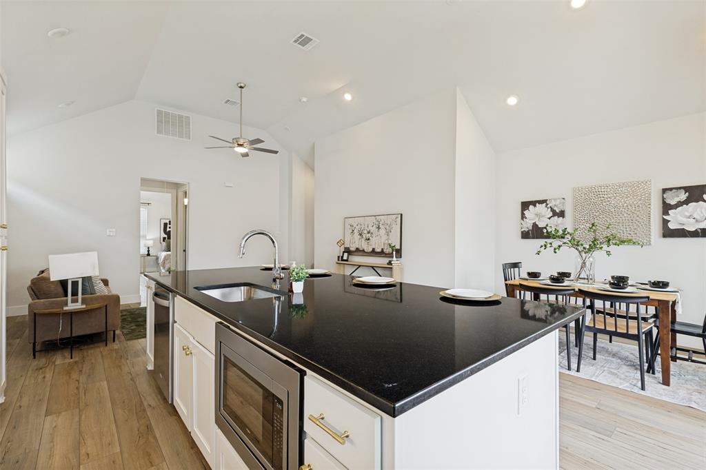 8117 Radnor Road Dallas, TX 75231 - Photo 10 of 29