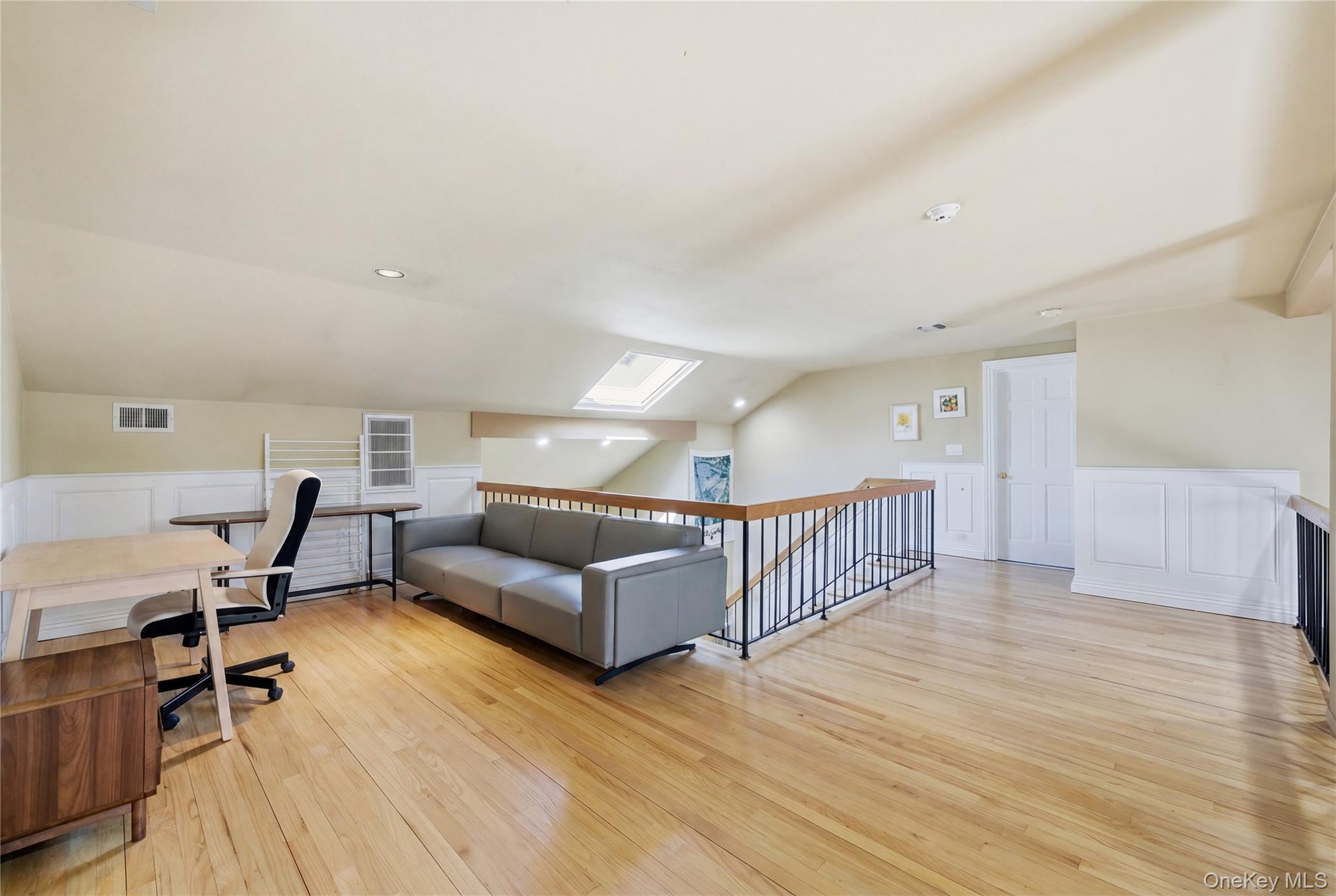 199 Cold Spring Road Syosset, NY 11791 - Photo 31 of 48