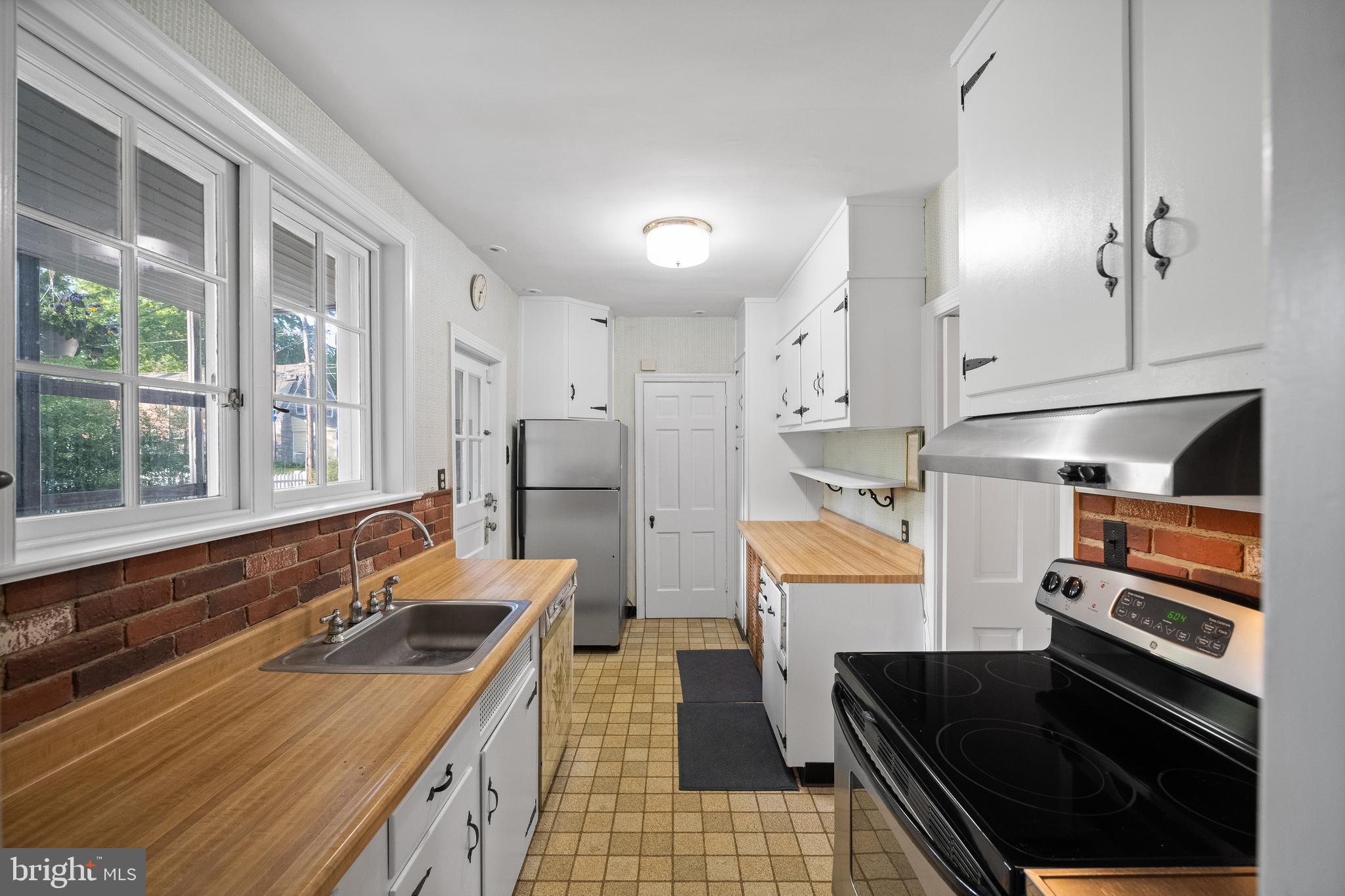 213 East Rose Valley Road Wallingford, PA 19086 - Photo 13 of 33 Kitchen