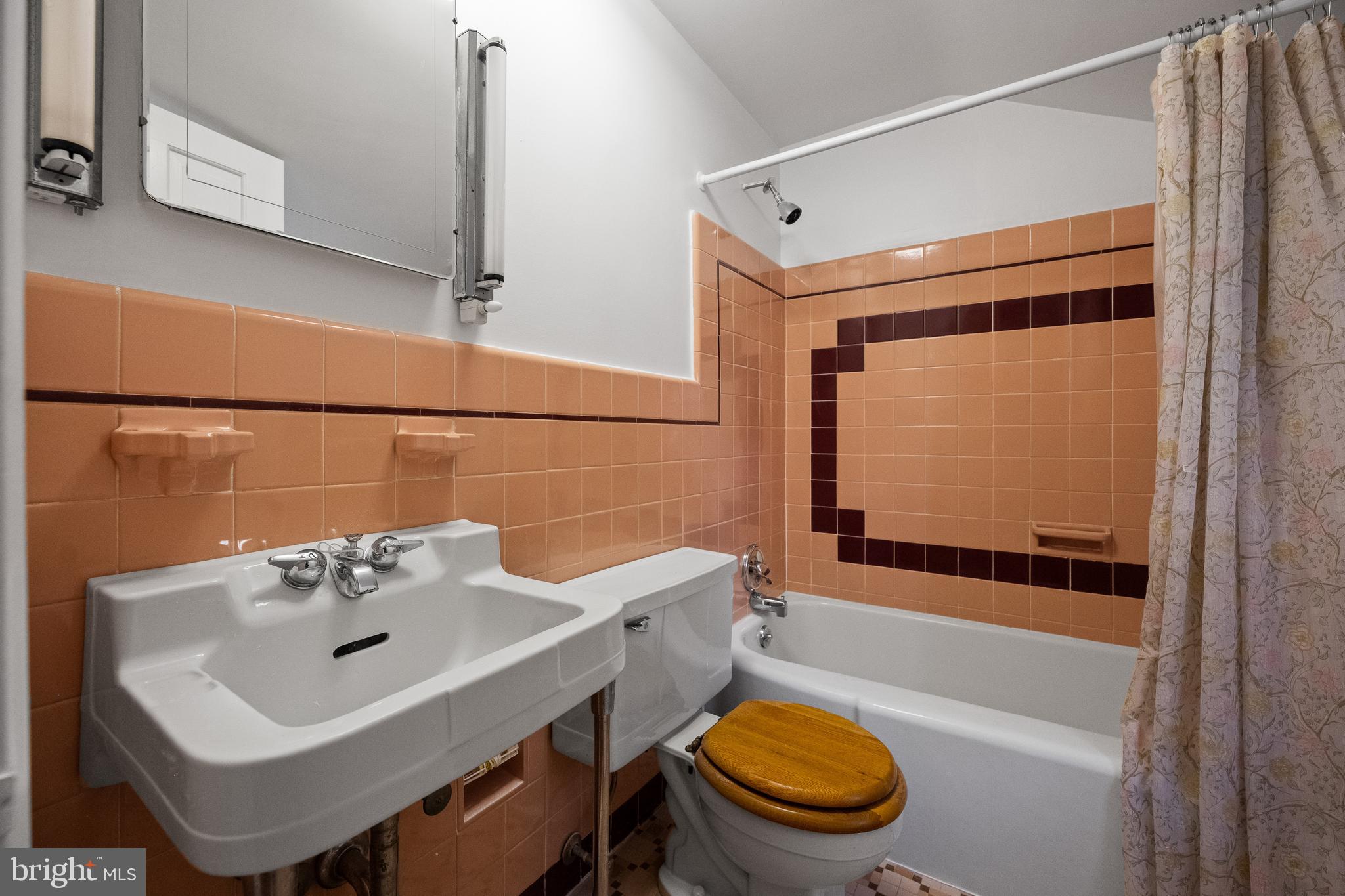 213 East Rose Valley Road Wallingford, PA 19086 - Photo 23 of 33 Second Hall Bath