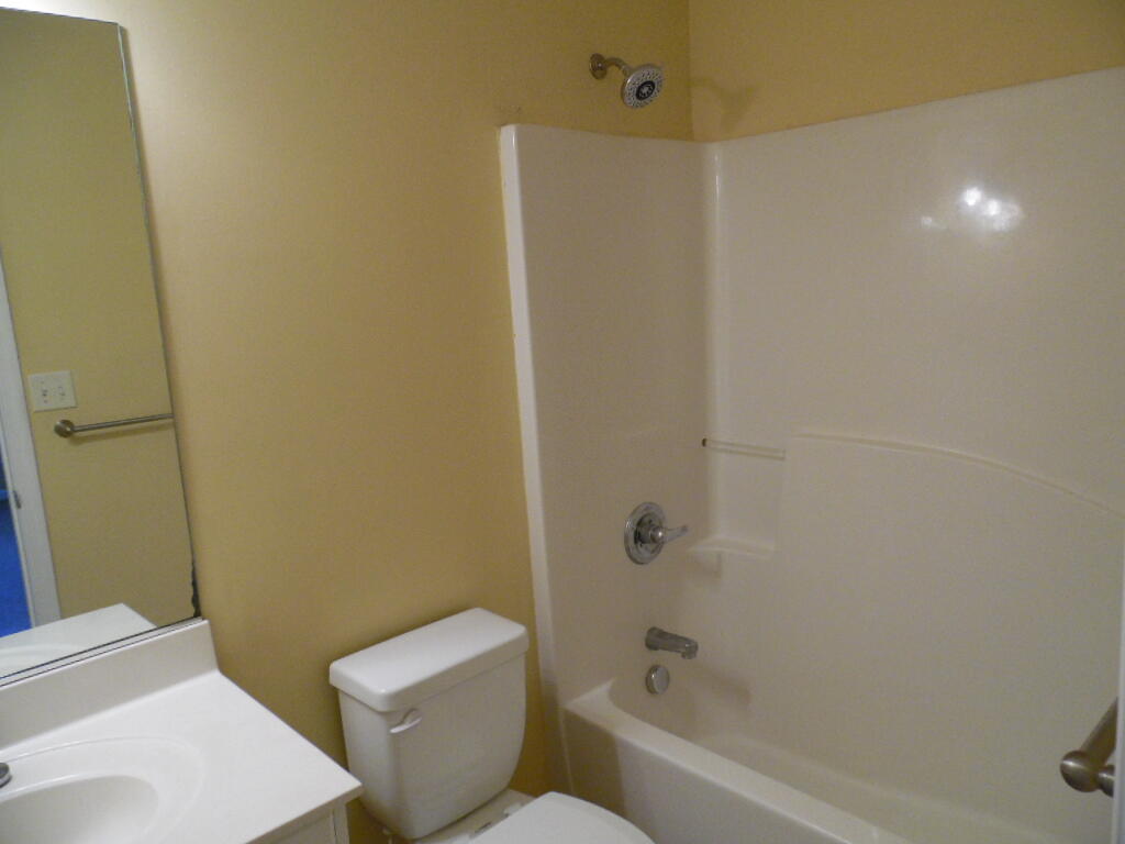 1120 Hunters Cove Evans, GA 30809 - Photo 16 of 34 Upstairs hall bathroom