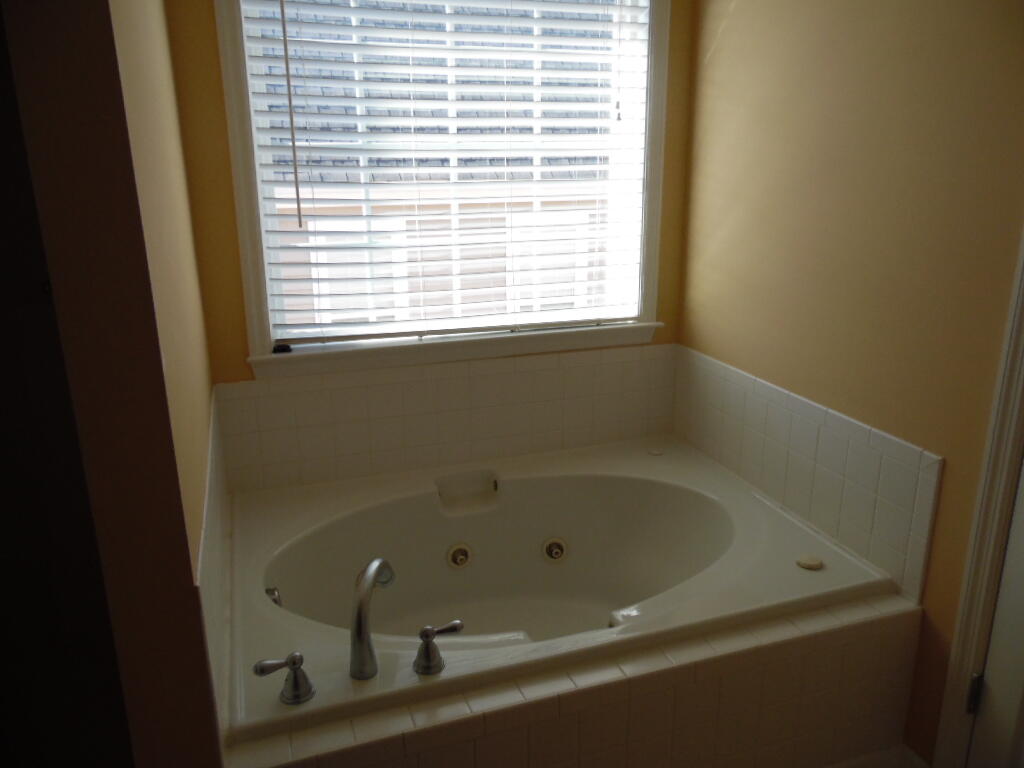 1120 Hunters Cove Evans, GA 30809 - Photo 25 of 34 Master bathroom jetted tub