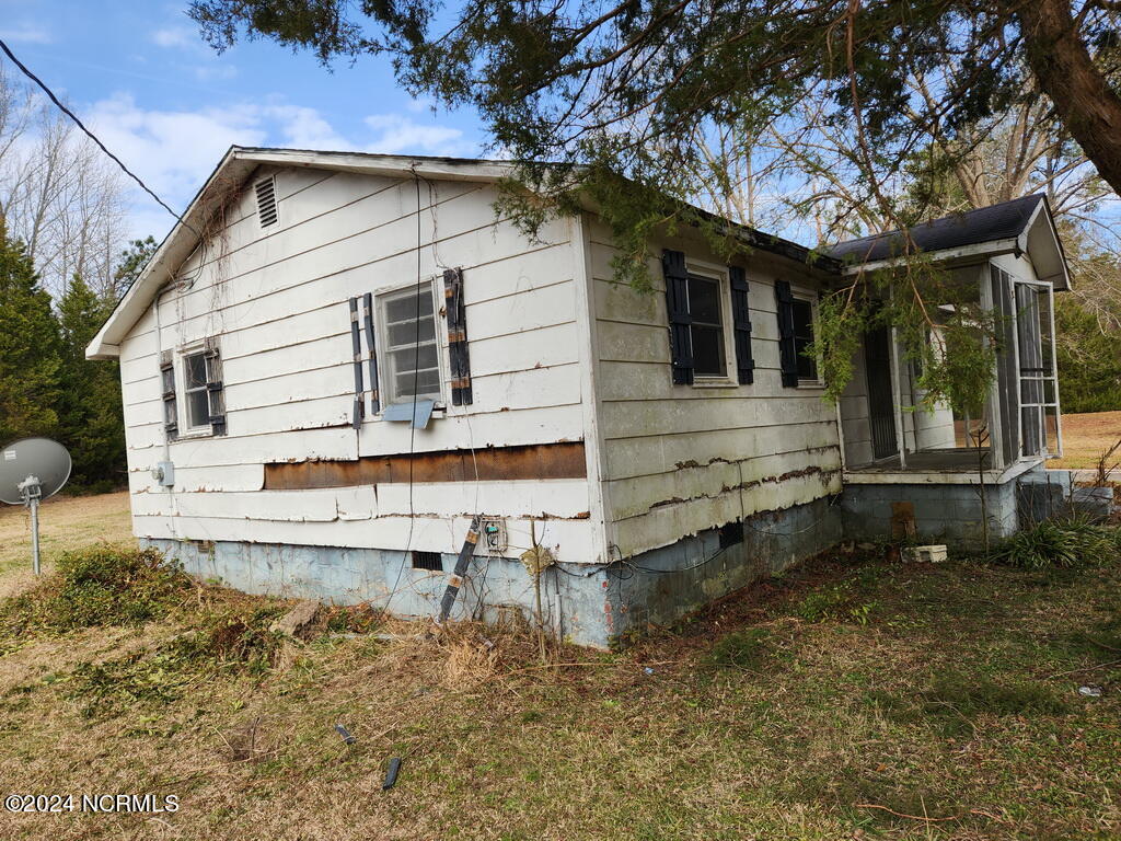 203 A Outerbridge Road Williamston, NC 27892 - Photo 3 of 16 LEFT