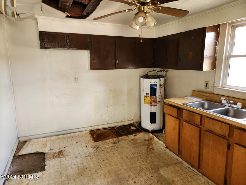 203 A Outerbridge Road Williamston, NC 27892 - Photo 8 of 16 KITCHEN