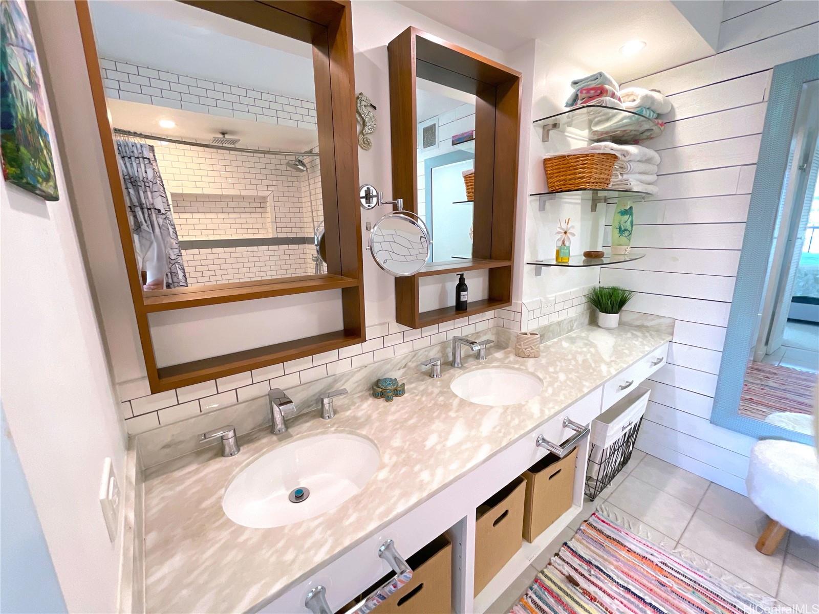 500 Lunalilo Home Road, Unit 14C Honolulu, HI 96825 - Photo 10 of 25 Main Bathroom - Has Double Sinks
