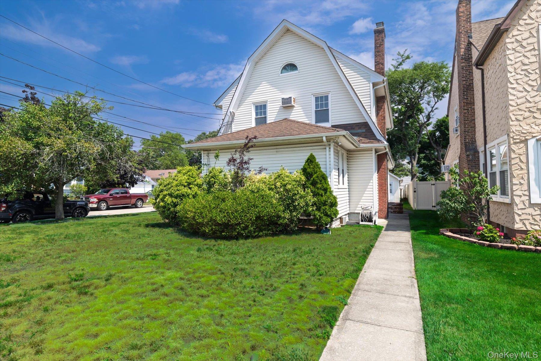 59 Hampton Road Lynbrook, NY 11563 - Photo 3 of 21 Side View of House