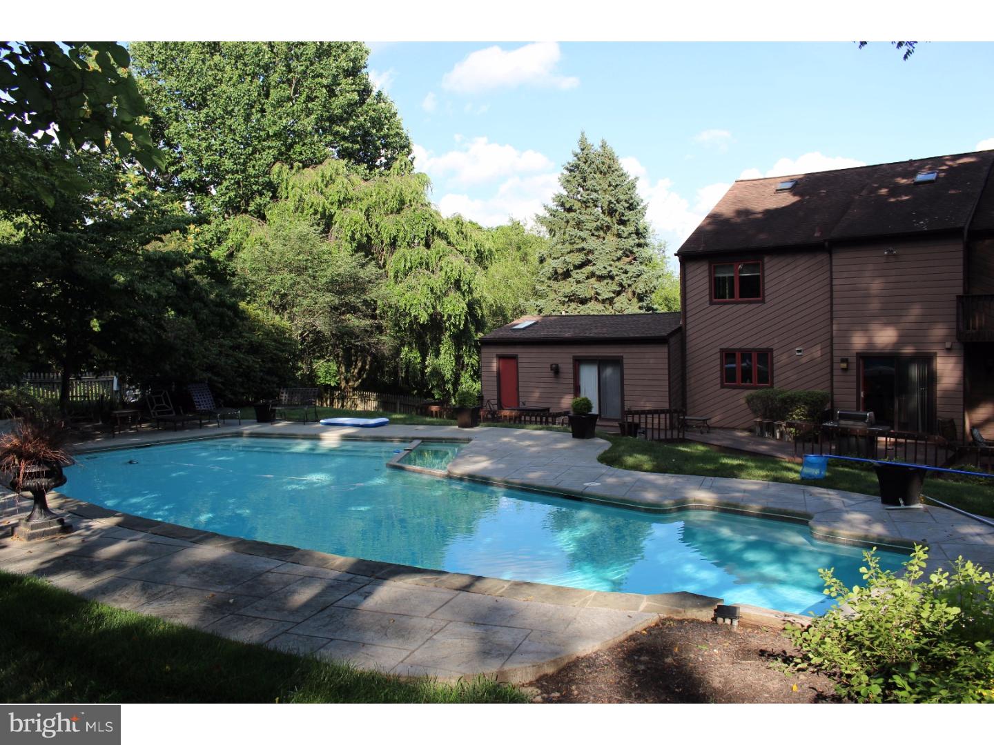 547 Atterbury Road Villanova, PA 19085 - Photo 2 of 25
