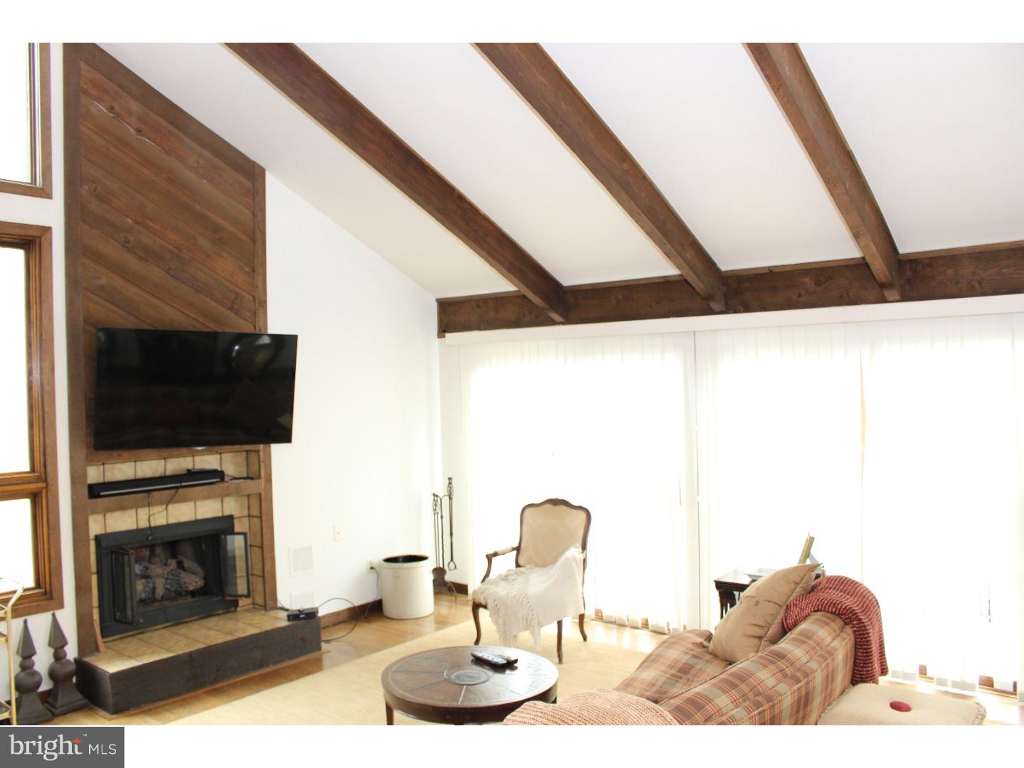 547 Atterbury Road Villanova, PA 19085 - Photo 4 of 25