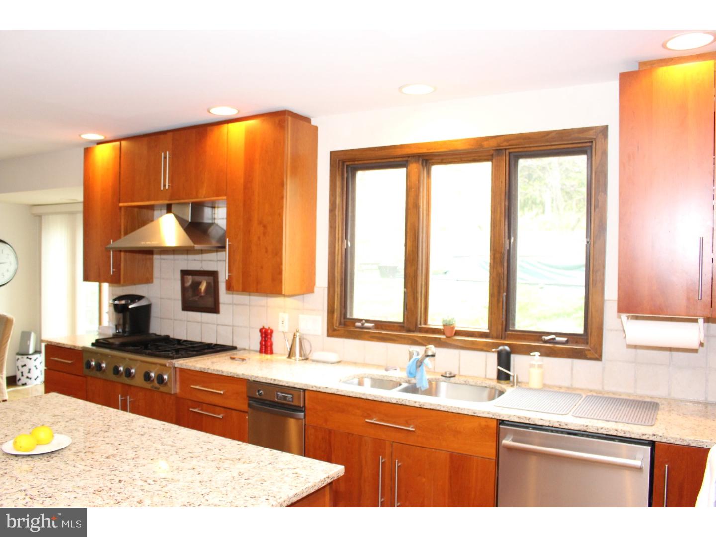 547 Atterbury Road Villanova, PA 19085 - Photo 6 of 25