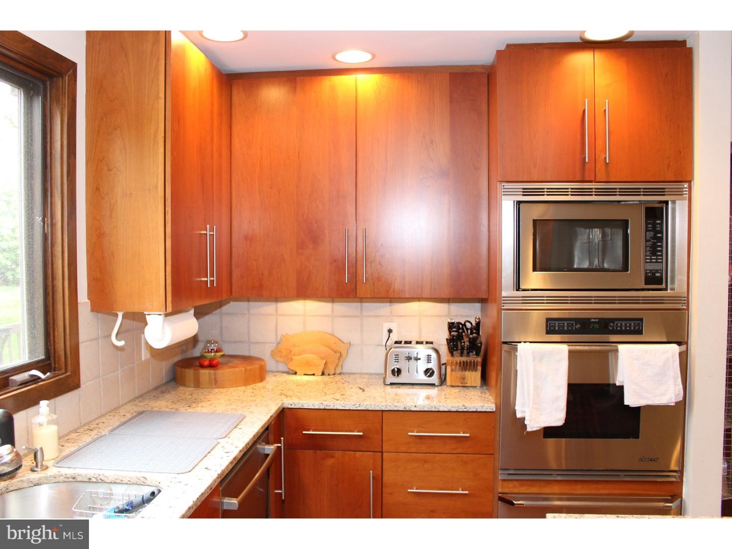 547 Atterbury Road Villanova, PA 19085 - Photo 10 of 25