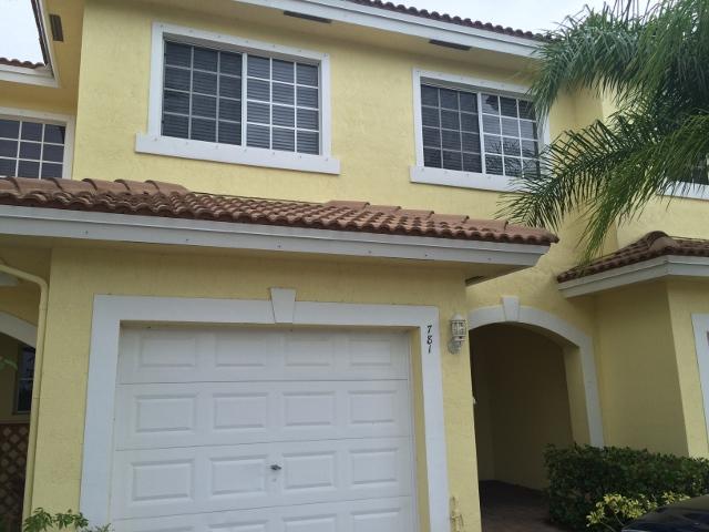 781 Imperial Lake Road West Palm Beach, FL 33413 - Photo 2 of 14 IMG_0306 (640x480)