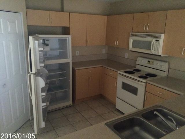 781 Imperial Lake Road West Palm Beach, FL 33413 - Photo 3 of 14 IMG_0277 (640x480)