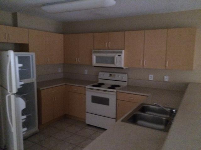 781 Imperial Lake Road West Palm Beach, FL 33413 - Photo 4 of 14 IMG_0297 (640x480)
