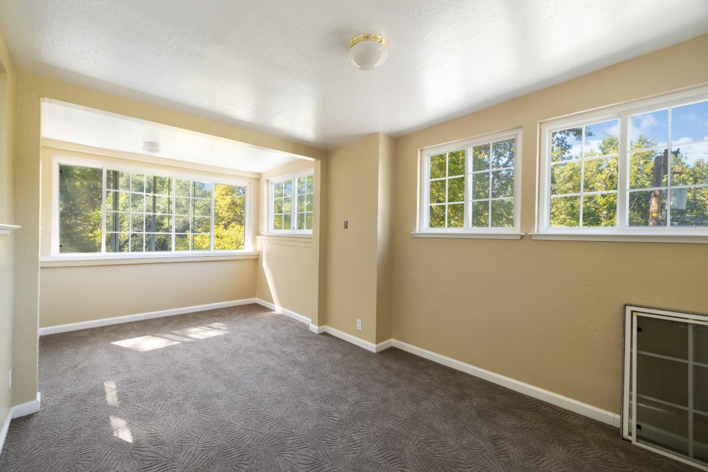 600 Cook Way Ben Lomond, CA 95005 - Photo 35 of 85 an empty room with a window
