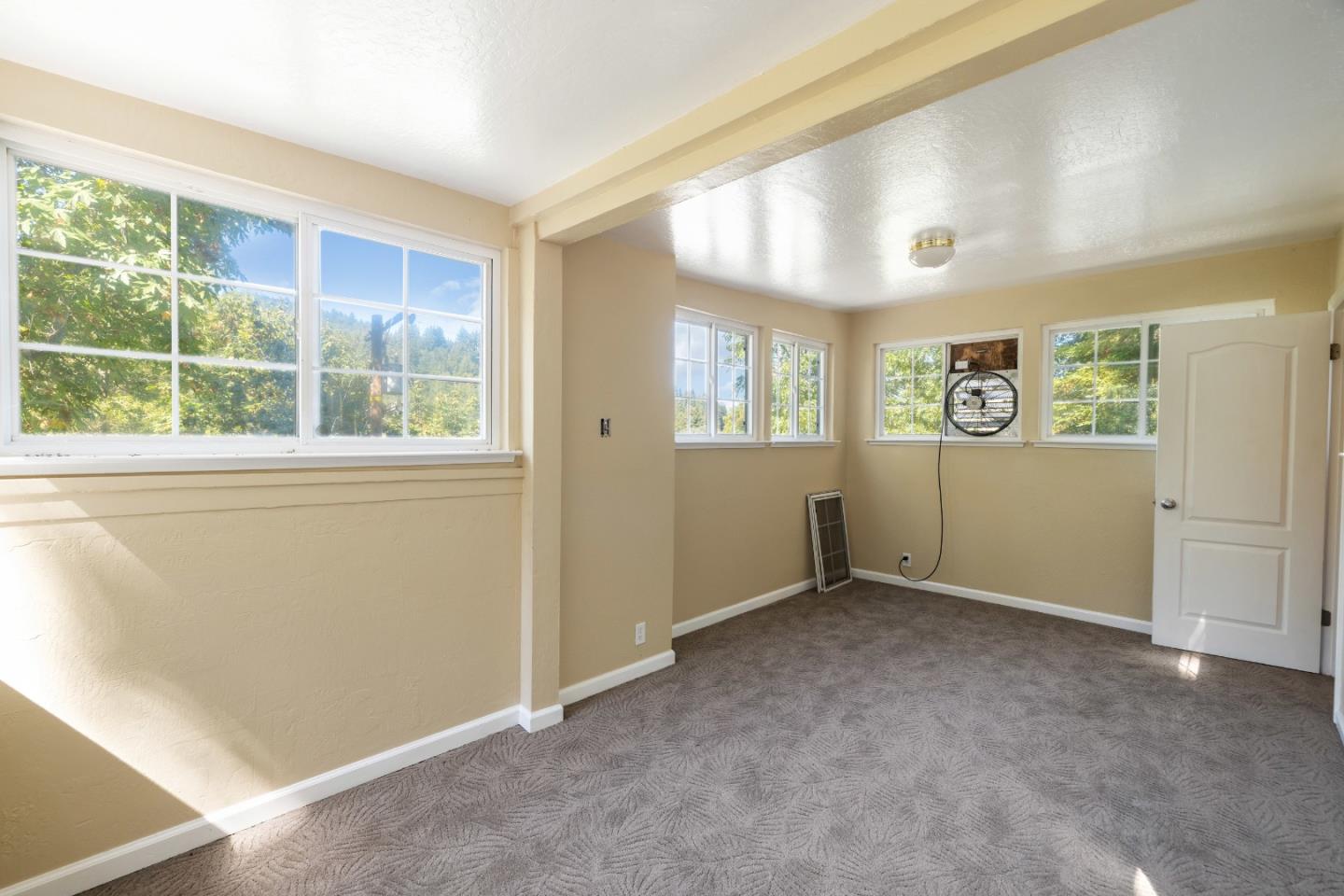 600 Cook Way Ben Lomond, CA 95005 - Photo 36 of 85 an empty room with windows