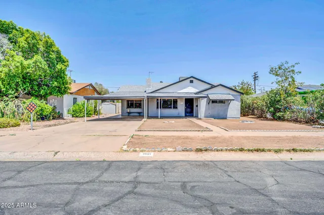 a picture of a bench in front of door