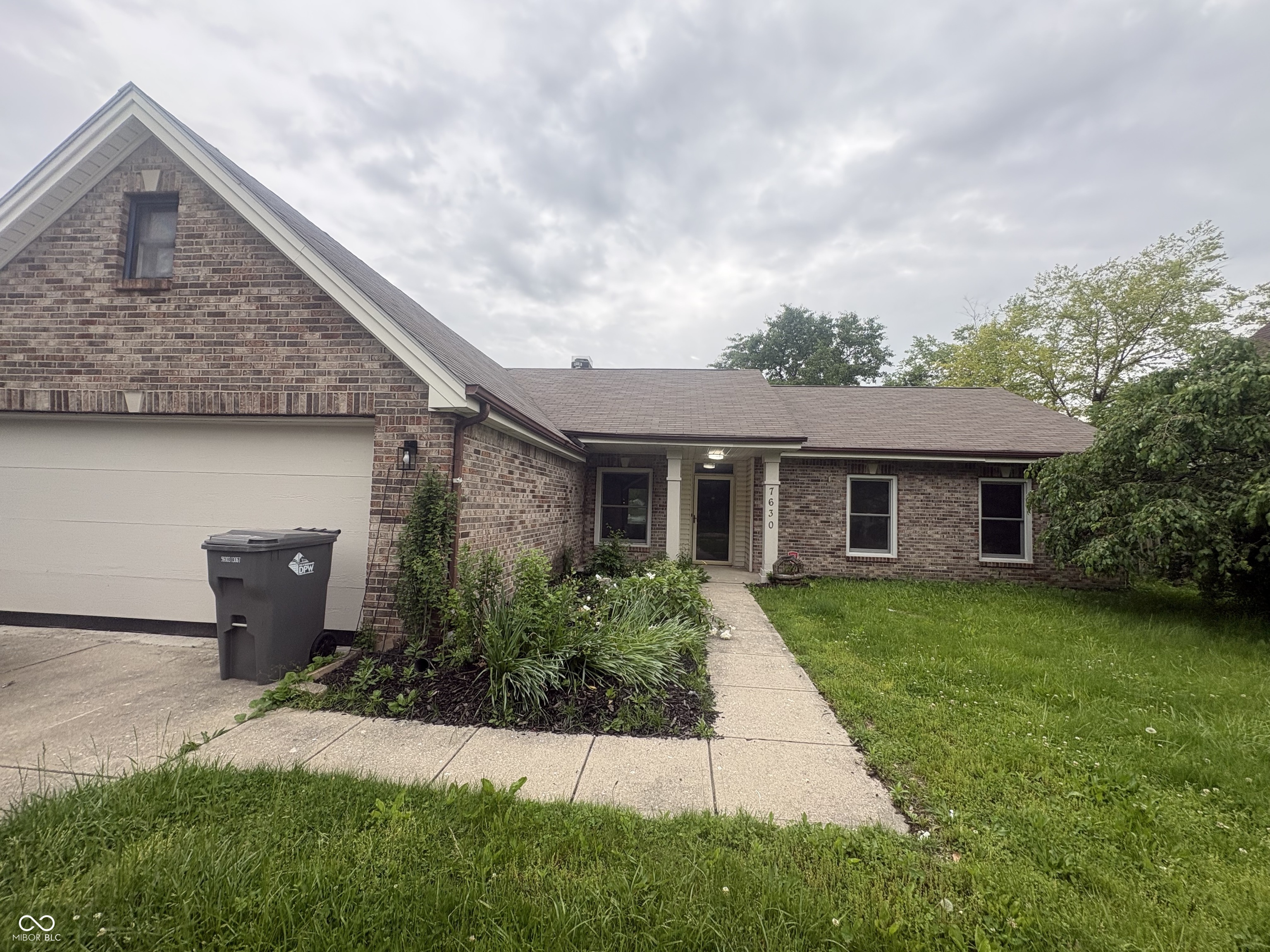 7630 Lippincott Way Indianapolis, IN 46268 - Photo 2 of 20