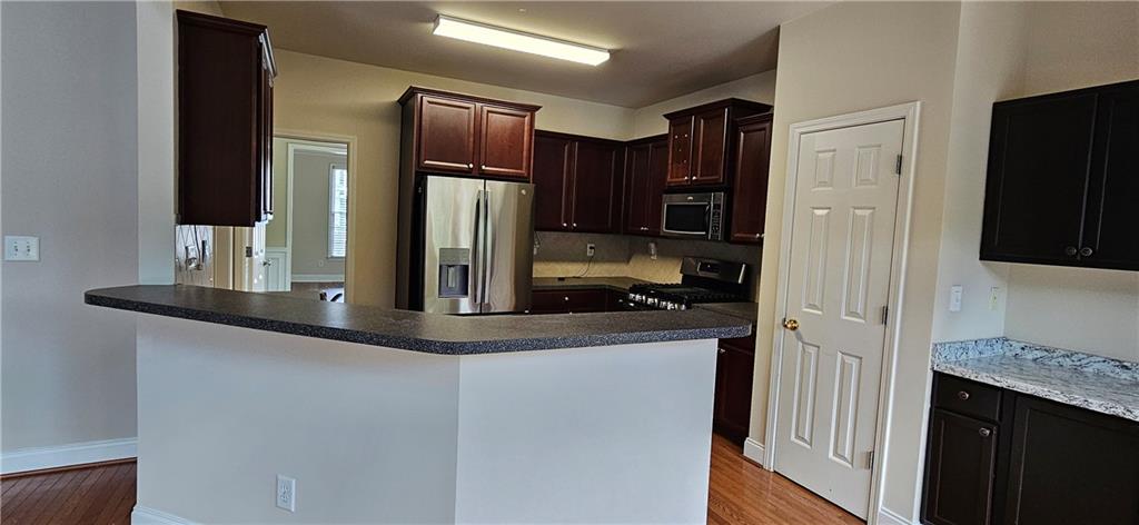 647 Maple Grove Way Marietta, GA 30066 - Photo 10 of 37