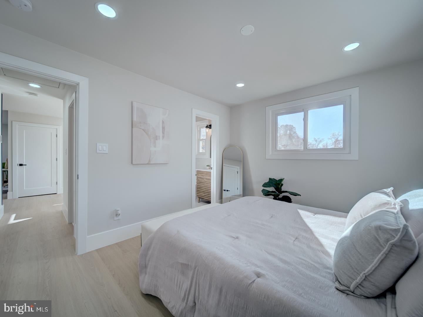 2906 Radius Road Silver Spring, MD 20902 - Photo 18 of 43 a bedroom with a bed and a couch