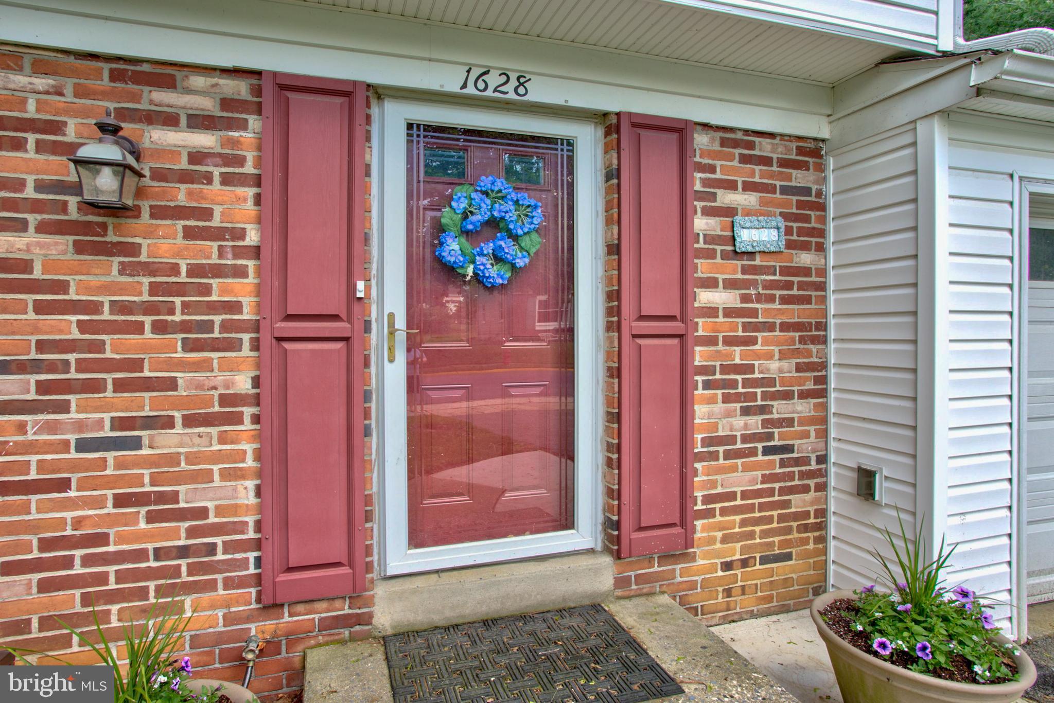1628 Robert Road Lancaster, PA 17601 - Photo 3 of 28 Gallery Image 3