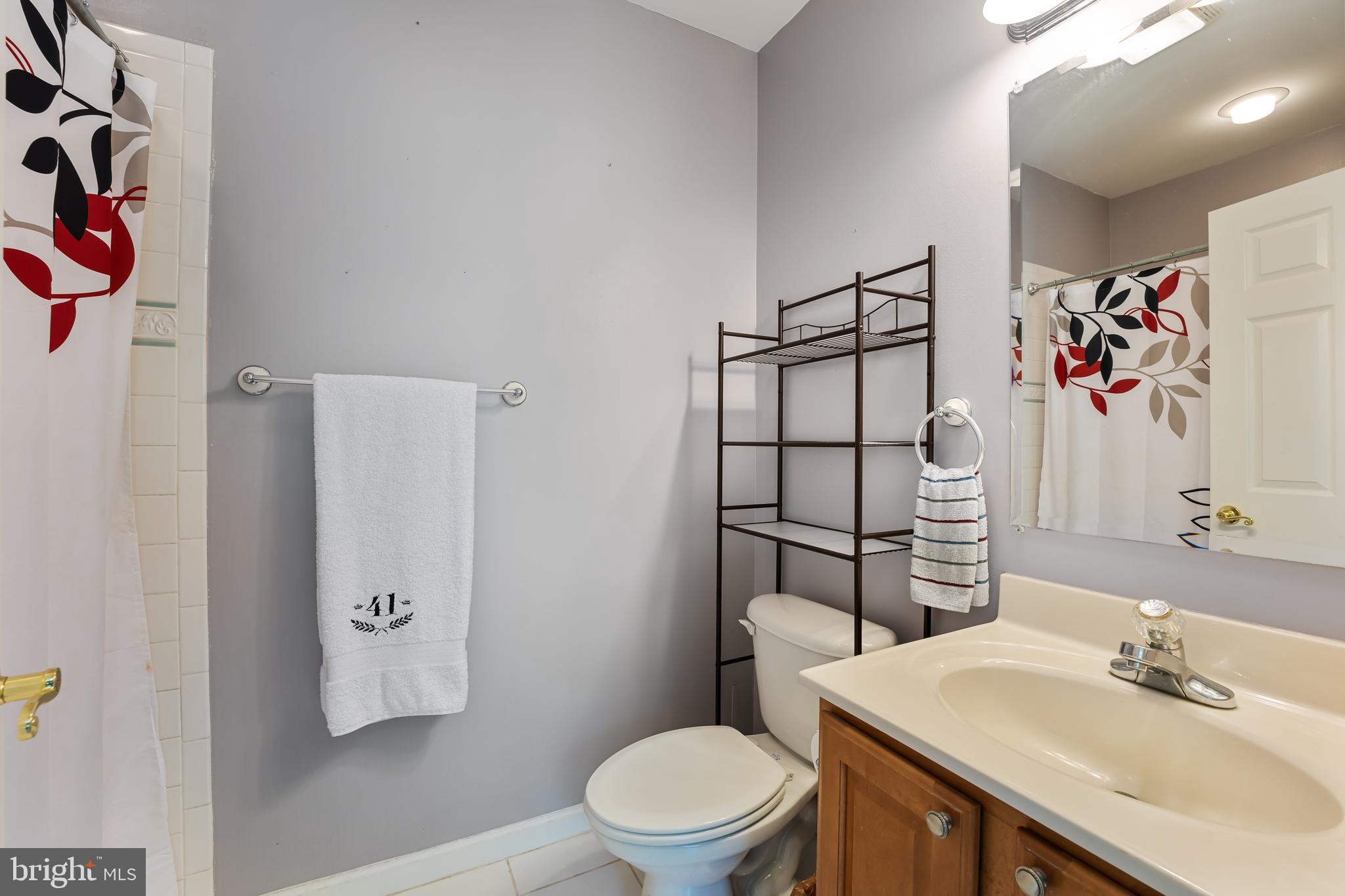9361 Keyser Road Nokesville, VA 20181 - Photo 69 of 83 Private bath with tiled floor for Bedroom #3