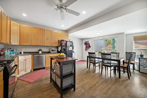 $4,900 | 1923 West Erie Street, Chicago, IL 60622