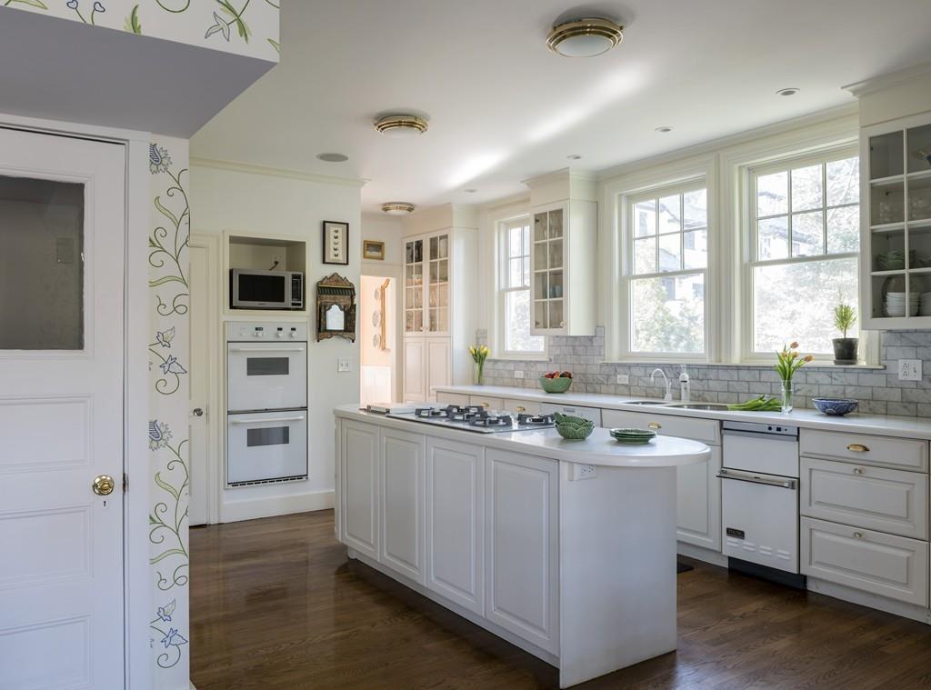 18 Spooner Road Brookline, MA 02467 - Photo 8 of 29