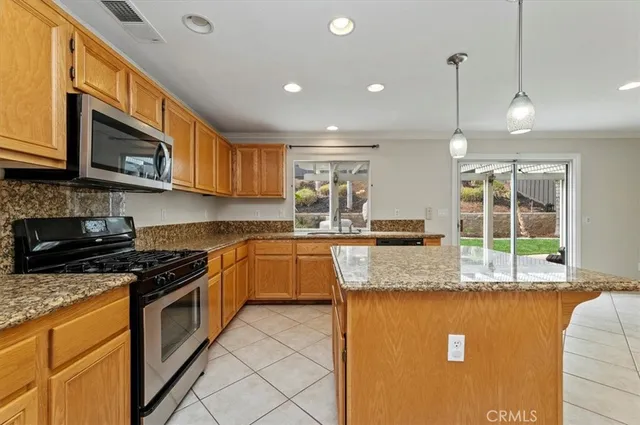 $799,000 | 1236 Emeraldport Street, Corona, CA 92881