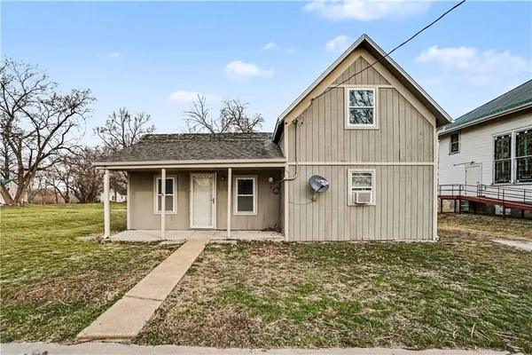 $51,800 | 205 East 2nd Street, Winston, MO 64689