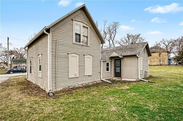 $51,800 | 205 East 2nd Street, Winston, MO 64689