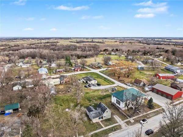 $51,800 | 205 East 2nd Street, Winston, MO 64689
