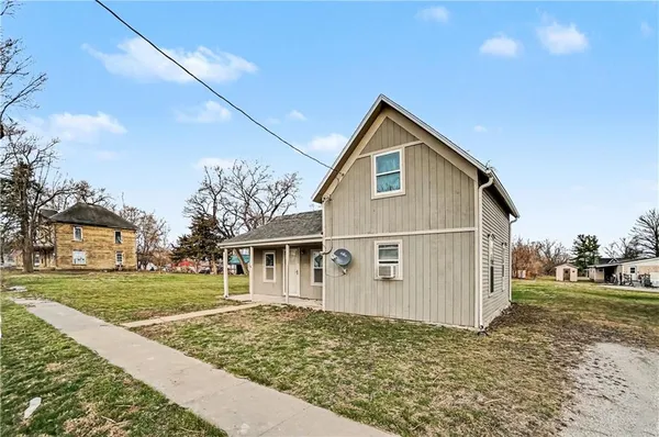 $51,800 | 205 East 2nd Street, Winston, MO 64689