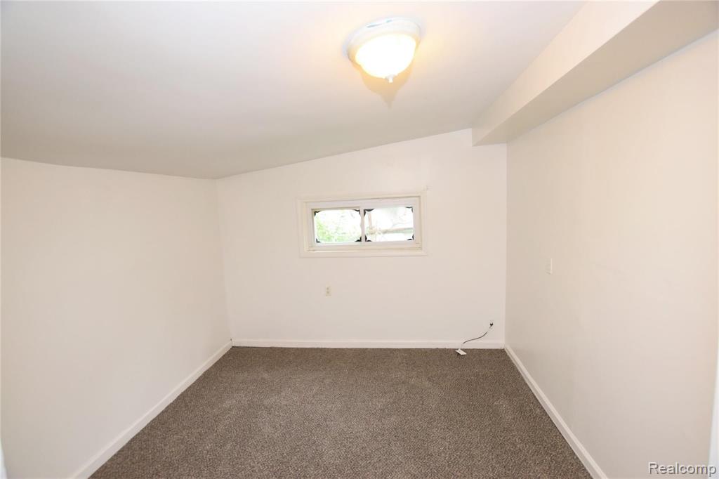 4411 Lenrose Avenue Flint, MI 48532 - Photo 8 of 12