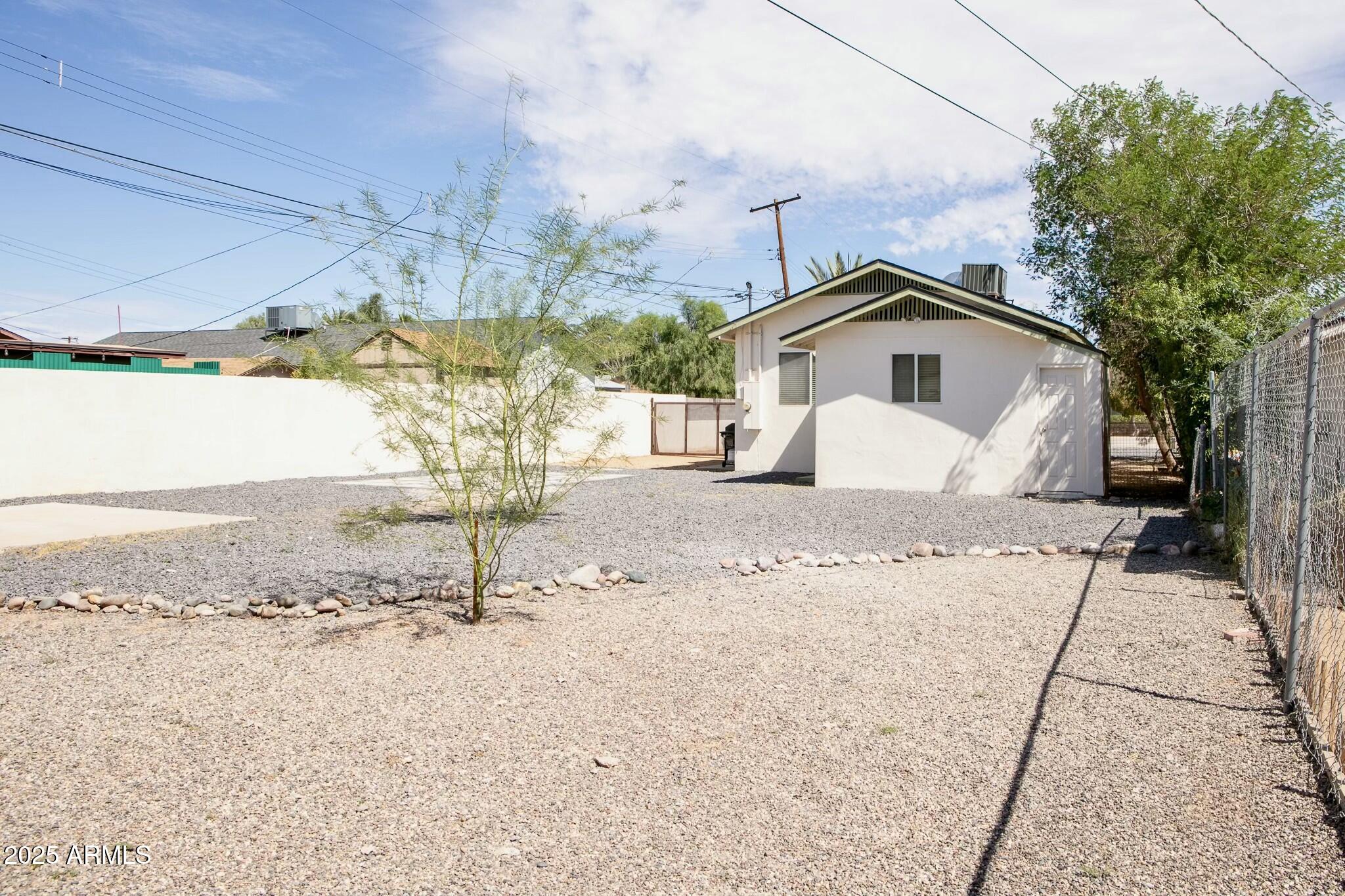 3832 North 9th Street Phoenix, AZ 85014 - Photo 19 of 20 Side yard