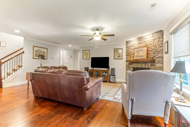 $460,000 | 60 West Lakeview Drive, Duncan, SC 29334