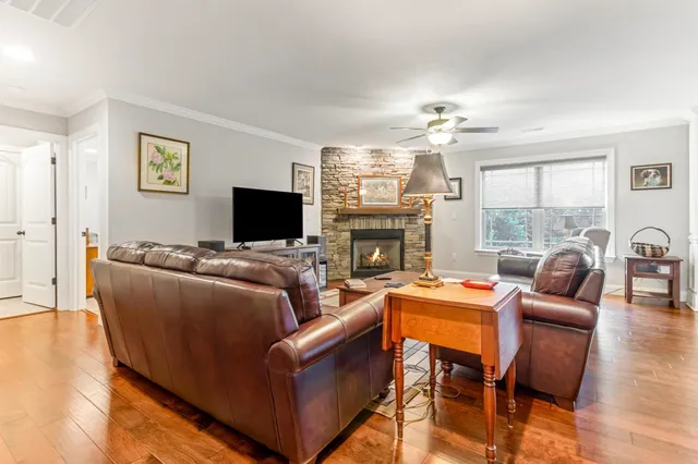 $460,000 | 60 West Lakeview Drive, Duncan, SC 29334