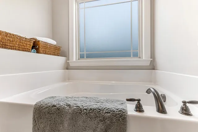 $460,000 | 60 West Lakeview Drive, Duncan, SC 29334