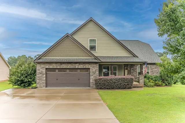 $460,000 | 60 West Lakeview Drive, Duncan, SC 29334