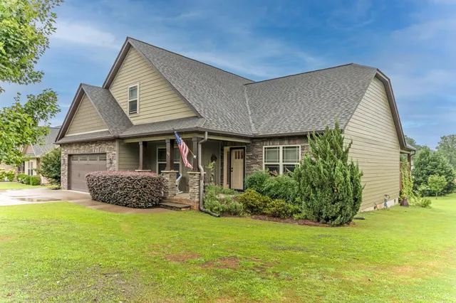 $460,000 | 60 West Lakeview Drive, Duncan, SC 29334