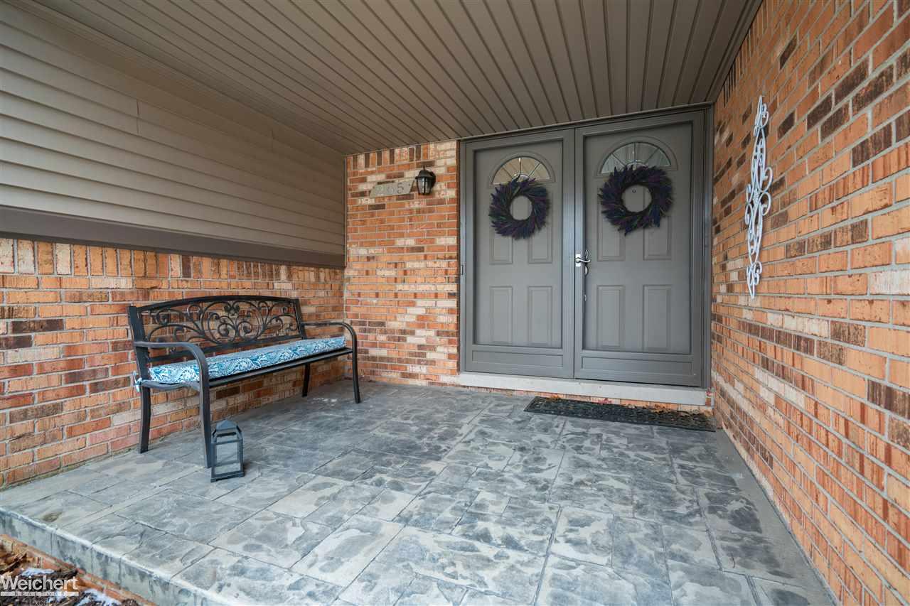 265 Rose Brier Drive Rochester Hills, MI 48309 - Photo 2 of 34