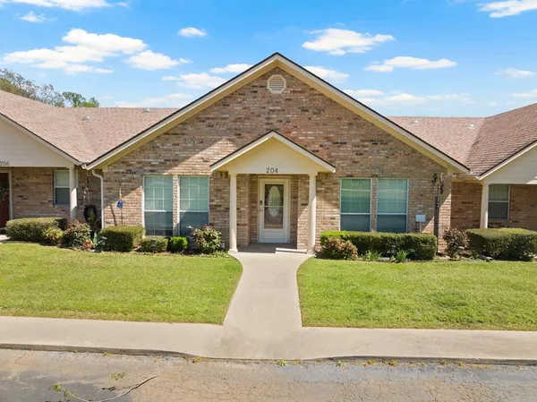 $250,000 | 204 Pvt Road, Mount Pleasant, TX 75455