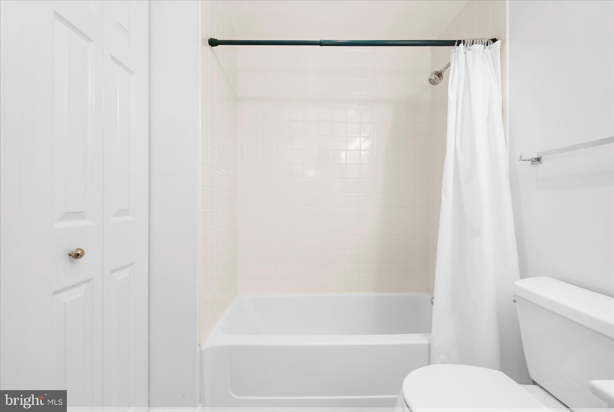 930 Astern Way, Unit 512 Annapolis, MD 21401 - Photo 20 of 58 a bathroom with a shower and a toilet