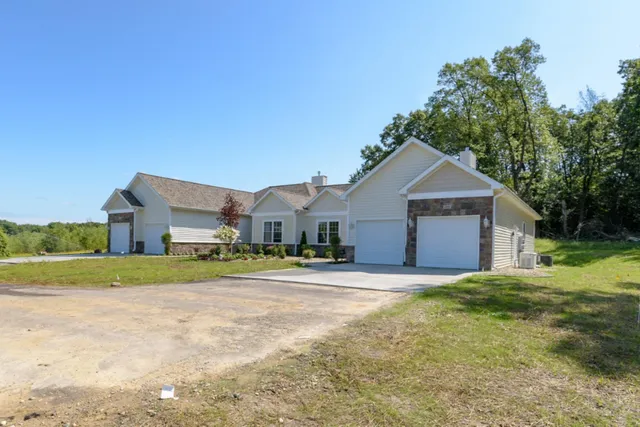 $399,900 | 303 Waldon Drive, Battle Creek, MI 49015