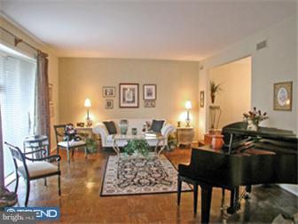 1329 Mettler Road Huntingdon Valley, PA 19006 - Photo 3 of 12 Living Room