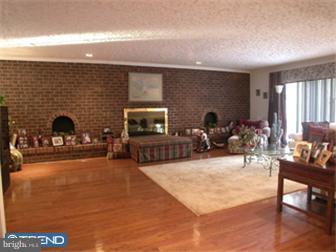 1329 Mettler Road Huntingdon Valley, PA 19006 - Photo 7 of 12 Family Room