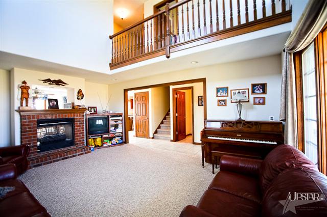 21614 Antwerp Road Woodburn, IN 46797 - Photo 2 of 26